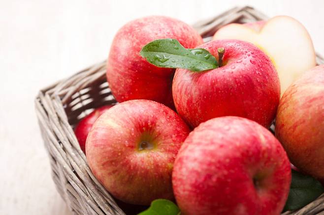 사과는 퀘세틴 성분이 많아 피의 흐름을 좋게 한다. [사진=클립아트코리아]