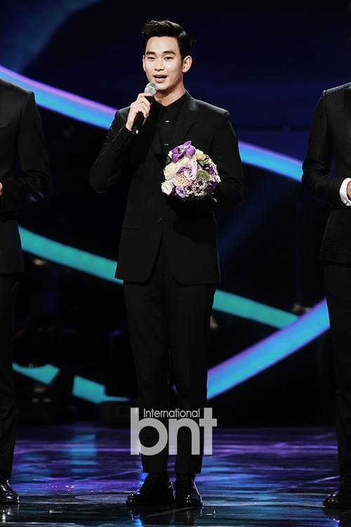 김수현, 한류스타→범죄자 전락? 故김새론 미성년자 열애설 시끌 ©bnt뉴스