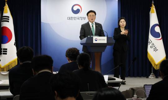 유상임 과학기술정보통신부 장관이 11일 서울 종로구 정부서울청사에서 핵심과제 추진성과 및 향후계획을 발표하고 있다. 연합뉴스