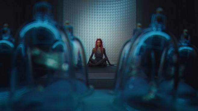 XG 'IYKYK' MV 스틸컷