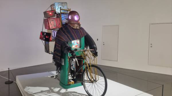 베니스비엔날레 황금사자상을 받은 ‘칭기즈칸의 복권’(1993).