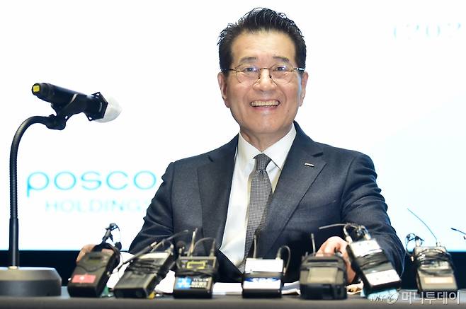 장인화 신임 포스코그룹 회장이 지난해 3월21일 서울 강남구 대치동 포스코타워에서 기자간담회를 갖고 있다./사진=머니S /사진=임한별(머니S)