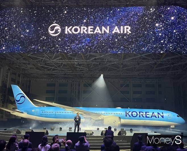 아시아나와 본격적인 통합을 앞둔 대한항공의 주요 통합 과제로 기재와 노선의 통합이 꼽힌다. 사진은 지난 11일 대한항공의 새로운 CI와 리버리 발표행사에서 우기홍 대한항공 부회장이 연설하는 모습. /사진=김서연 기자