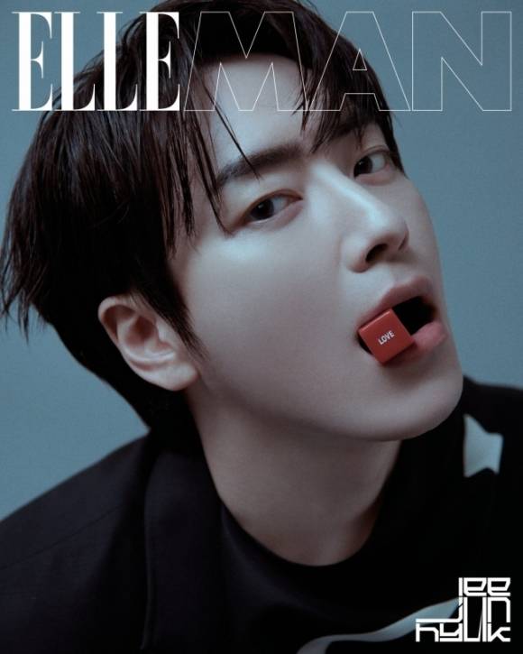 배우 이준혁이 데뷔 18년 만에 최고의 전성기를 맞으며 온라인 여초 커뮤니티 등에서 새로 공개되는 화보마다 뜨거운 반응을 얻고 있다. 엘르 코리아 제공