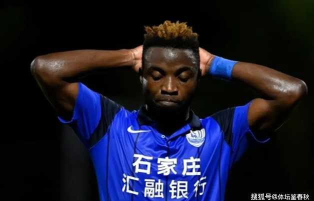 ▲ 중국은 여전히 귀화로 축구대표팀의 전력을 상승시키려고 한다. 최근에도 브라질 출신의 세르지뉴를 귀화시키기 직전이다. 2014년 브라질 명문 산투스에서 데뷔해 2018년 일본 가시마 앤틀러스에 입단하며 아시아 축구를 읽혔다. 2020년부터 창춘 야타이에서 뛰어 귀화 조건을 충족했다. 콩고 출신의 오스카 마리투도 귀화를 추진했으나 서류 작업에서 문제가 생겼다. ⓒ 소후닷컴