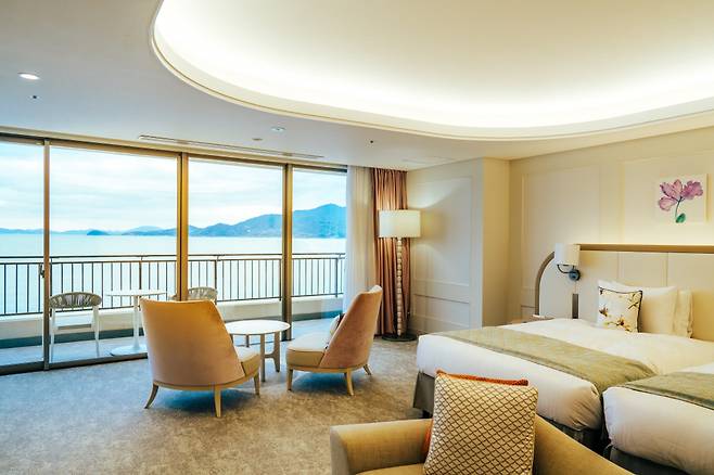 가라쓰 씨사이드 호텔은 최근 리모델링을 끝내 컨디션이 상당히 좋은 편이다. 발코니가 있는 것이 특징