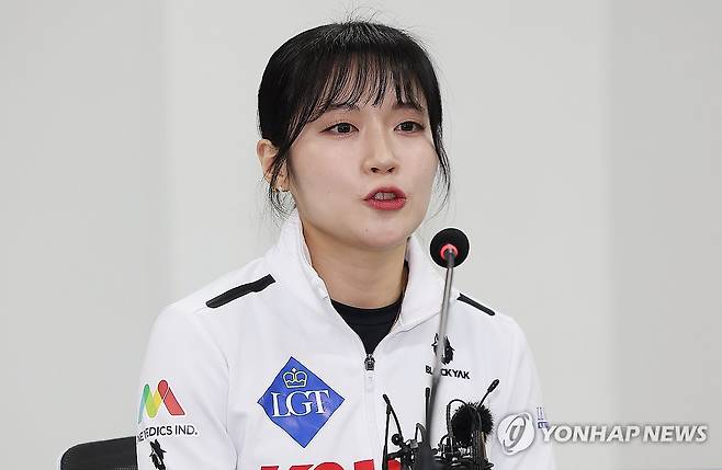 인사말하는 설예은
