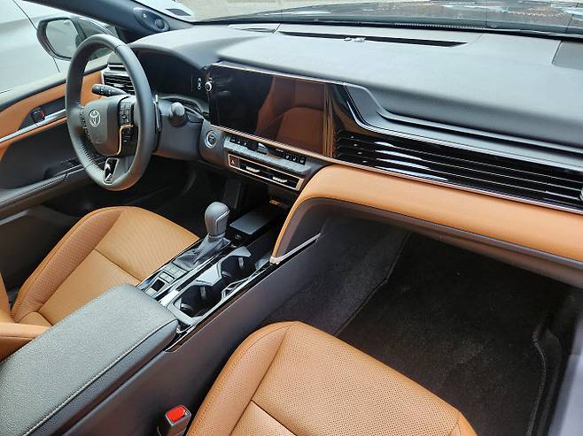 토요타 캠리 하이브리드 1열. (사진=이다원 기자)