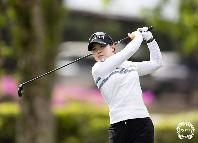 고지우가 13일 태국 푸껫에서 열린 KLPGA 투어 2025시즌 개막전 블루캐니언 레이디스 챔피언십 1라운드 11번홀에서 티샷을 하고 있다. (사진=KLPGA)