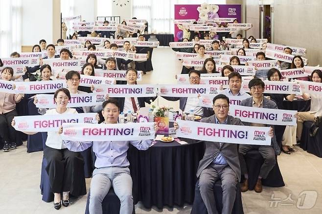 웰니스·의료관광 클러스터 협의체 행사에서 참석자들이 기념사진을 찍고 있다.(부산시청 제공. 재판매 및 DB 금지)