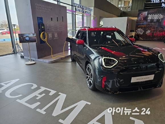 '더 뉴 올-일렉트릭 MINI JCW 에이스맨'. [사진=김종성 기자]