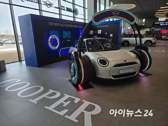 '더 뉴 올-일렉트릭 MINI 쿠퍼'. [사진=김종성 기자]