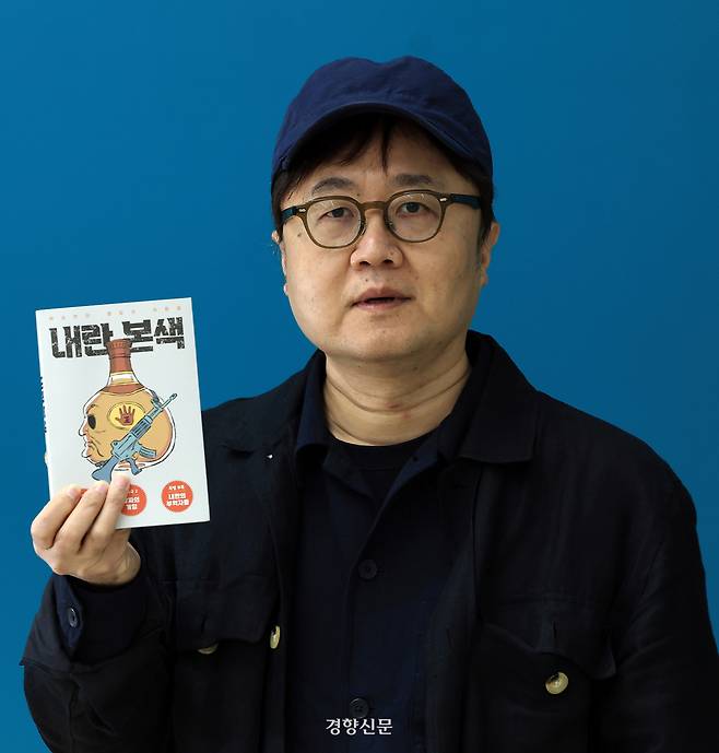 최근 카툰집 <내란본색>을 출간한 시사만화가 박순찬 화백이 11일 서울 정동 경향신문사에서 계엄·내란 사태 등과 관련해 인터뷰를 하고 있다. 2025.03.11 /서성일 선임기자