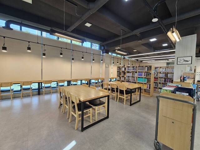 문화공원 내 작은도서관 내부. 연수구립도서관 제공