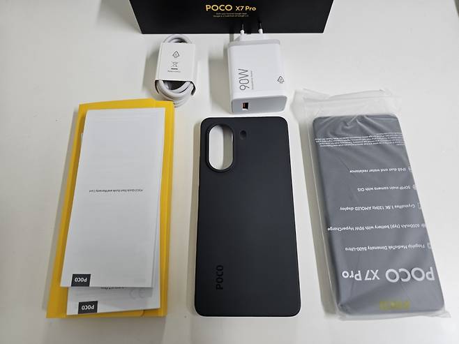 포코X7 프로 구성품. /사진=김승한 기자