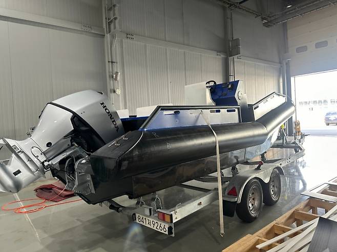 엠티에스가 개발한 HDPE 소재 고속단정./사진제공=엠티에스