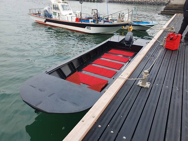 엠티에스가 개발한 HDPE 소재 6m급 어선./사진제공=엠티에스