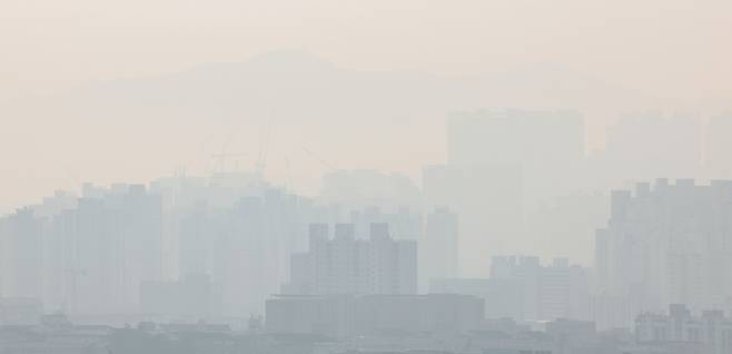대구 도심이 미세먼지로 인해 뿌연 모습을 보이고 있다.[연합]