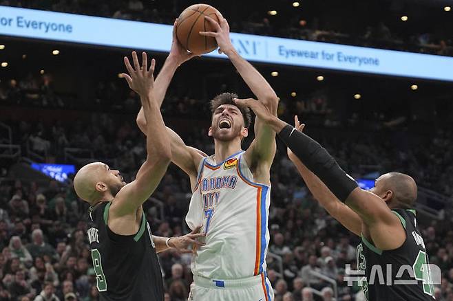 [보스턴=AP/뉴시스] 미국프로농구(NBA) 오클라호마시티 선더의 쳇 홈그렌. 2025. 3. 12.