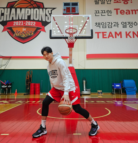 서울 SK 안영준이 12일 용인 SK체육관에서 진행한 서울신문과의 인터뷰에서 2024~25 프로농구 정규시즌에 대한 소감을 밝히고 있다. 서진솔 기자