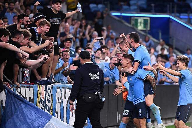 ▲ 1차전을 패한 전북은 장소를 시드니로 옮겨 2차전 원정 경기를 가졌다. 전북은 적지에서 3골차 이상으로 이겨야 했지만 역전패로 4강 진출에 실패했다. ⓒ연합뉴스/EPA