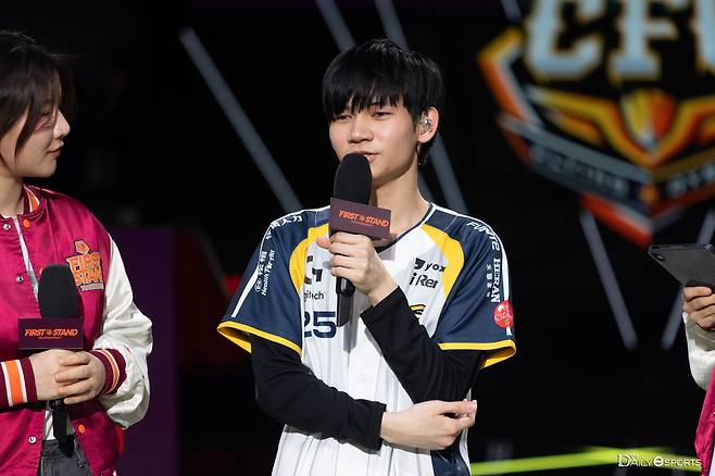 CTBC 플라잉 오이스터 미드 라이너 '홍큐' 차이밍훙