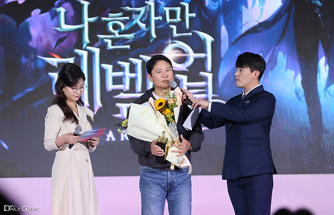 넷마블네오 권영식 대표(가운데).