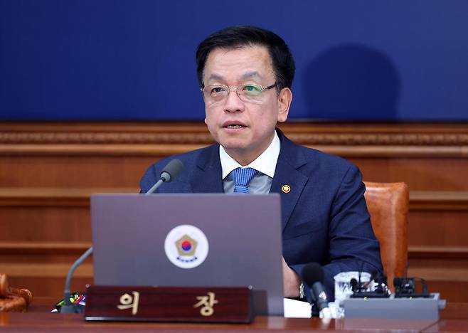 최상목 대통령 권한대행 부총리 겸 기획재정부 장관이 14일 정부서울청사에서 열린 임시 국무회의에서 발언하고 있다. 2025.03.14. [서울=뉴시스]