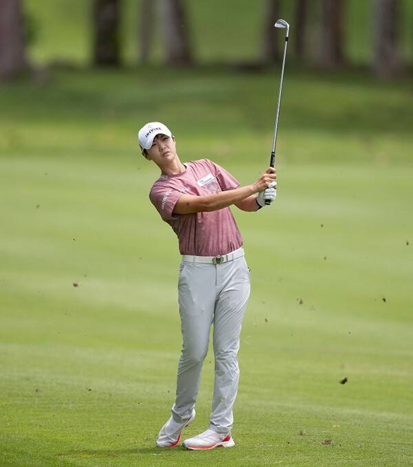 한국여자프로골프(KLPGA) 투어 2025시즌 첫 대회인 블루캐니언 레이디스 챔피언십에 출전한 박성현 프로가 1라운드에서 경기하는 모습이다. 사진제공=KLPGA