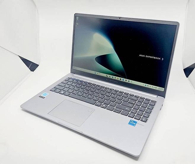 에이수스 엑스퍼트북 P1(ASUS Expertbook P1, P1503CVA) / 출처=IT동아
