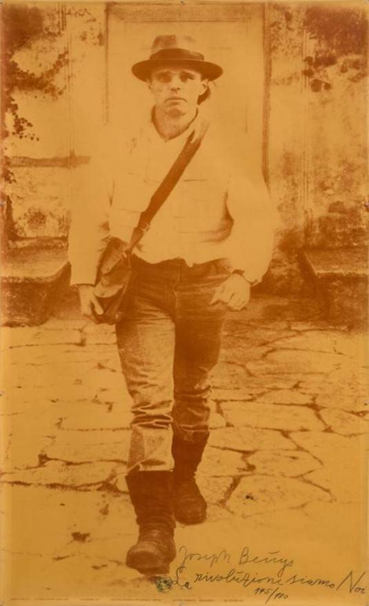 ‘우리는 혁명이다’, 1972, 국립현대미술관 소장. 전신 크기의 판화 작품으로 180개의 멀티플 중 하나다. [사진 국립현대미술관]