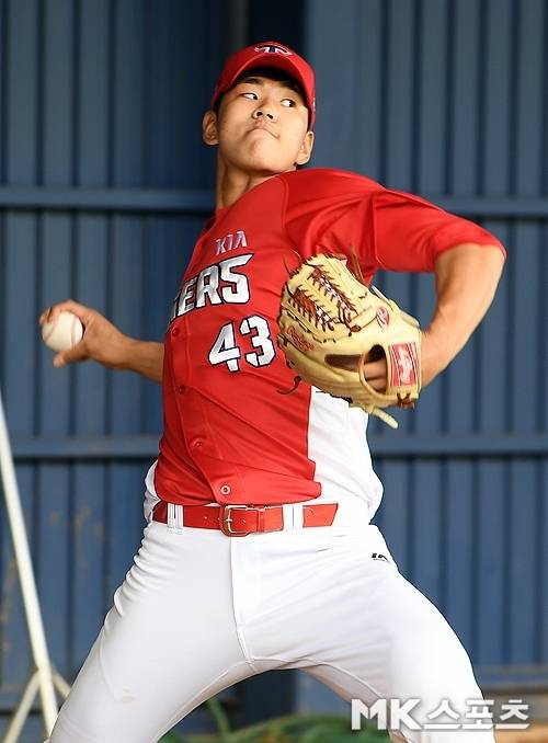 2019년 신인 때의 홍원빈. 사진=천정환 기자