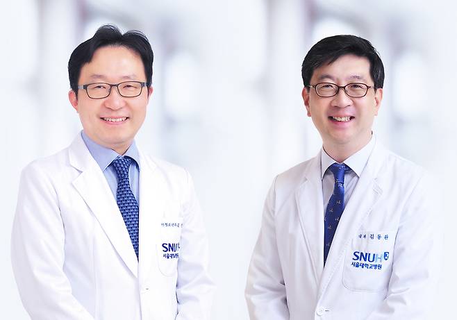 [사진 왼쪽부터] 서울대병원 문진수 공공부원장, 김동완 암진료부원장