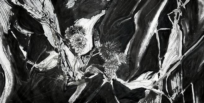 서정연, 빈들에 마른 풀 같이, 한지에 먹, 68 × 34cm, 2023. 서 작가 제공