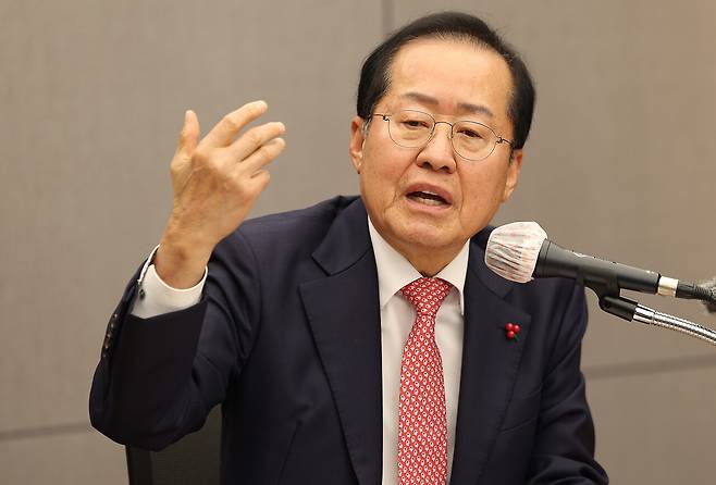 2024년 12월26일 홍준표 대구시장이 대구시청에서 열린 송년 기자간담회에서 질문에 답변하고 있다. ⓒ연합뉴스