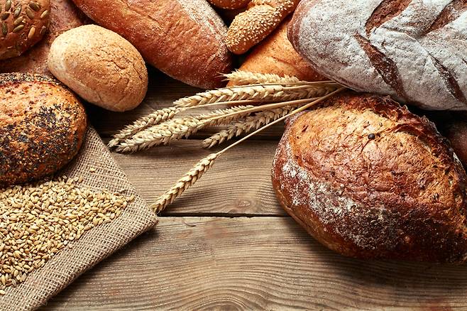 통밀가루는 정제된 밀가루보다 식이섬유, 단백질, 비타민, 각종 미네랄이 보다 풍부하다. [사진= 게티이미지뱅크]