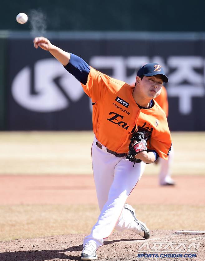 14일 부산 사직구장에서 열린 KBO리그 시범경기 롯데와 한화의 경기. 투구하는 한화 문동주. 부산=송정헌 기자songs@sportschosun.com/2025.03.14/