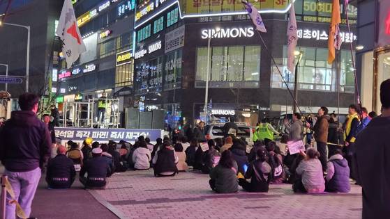 지난 14일 오후 7시부터 대전시 둔산동에서 윤석열 대통령 탄핵 찬성 집회가 열렸다. 김방현 기자