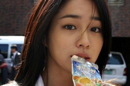싸이월드 얼짱 스타로 화제를 모은 배우 이민정 싸이월드 사진