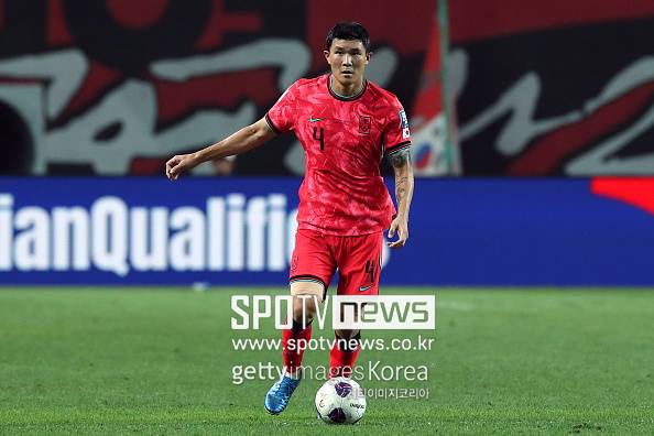 ▲ 바이에른 뮌헨이 김민재 몸상태를 알렸다. 아킬레스건 부상에 한동안 휴식이 필요하다. 수술은 하지 않아 다행인 상황. 하지만 구단 공식 홈페이지에 "김민재는 3월 월드컵 예선에 차출되지 못할 것"이라고 알렸다