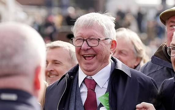 ▲ 자신의 경주마가 우승하자 활짝 웃는 퍼거슨 경 ⓒ데일리 메일