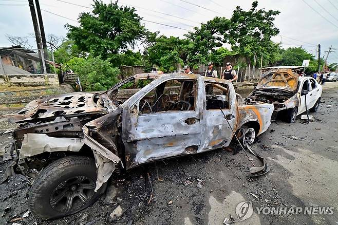 에콰도르 교도소 인근 차량 폭발 현장 [과야킬 AFP=연합뉴스. 재판매 및 DB 금지]