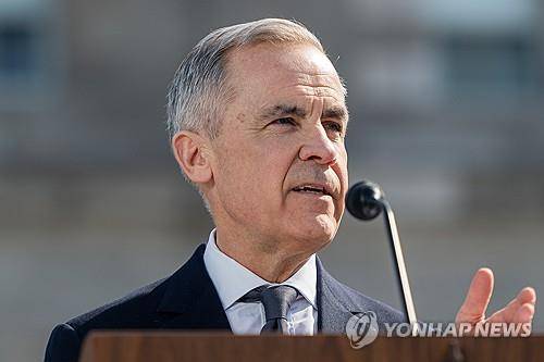 취임 후 첫 회견 중인 카니 캐나다 신임 총리 [오타와 EPA=연합뉴스. 재판매 및 DB 금지]
