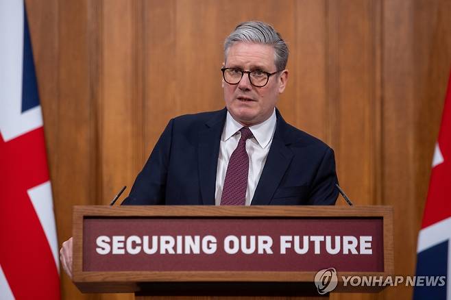 기자회견하는 영국 총리 [EPA 연합뉴스. 재판매 및 DB 금지]