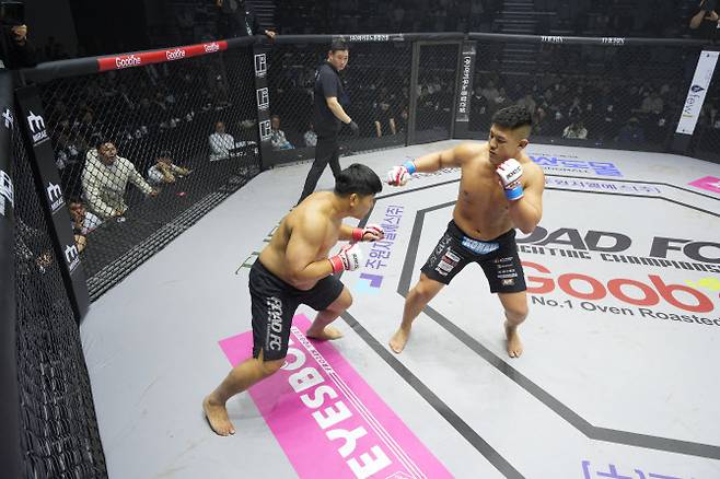권아솔과 타이세이. 사진=ROAD FC