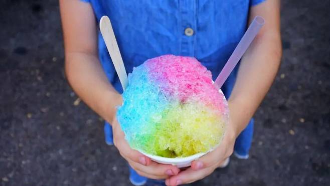 슬러시는 글리세롤이라는 감미료를 포함하고 있으며 이는 슬러시가 완전히 얼어붙는 것을 방지하는 역할을 한다