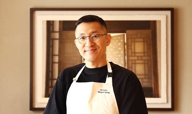 ‘밍글스’의 주인 겸 요리사인 강민구 셰프. 박미향 기자