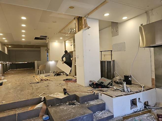 실제 의뢰인의 건물 철거 전, 주요 폐기물 수거현장. (제공: 밸류업이노베이션)