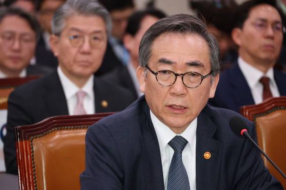 Foreign Minister Cho Tae-yul speaks during a parliamentary session in Seoul on March 11. [NEWS1]