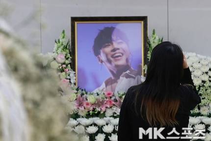故 휘성이 가족과 동료들의 배웅 속에서 영면에 들었다. 사진=사진공동취재단